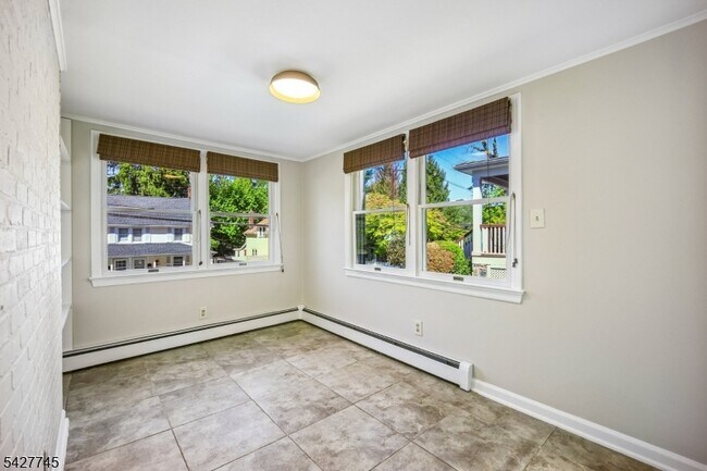 Building Photo - 32 Center St