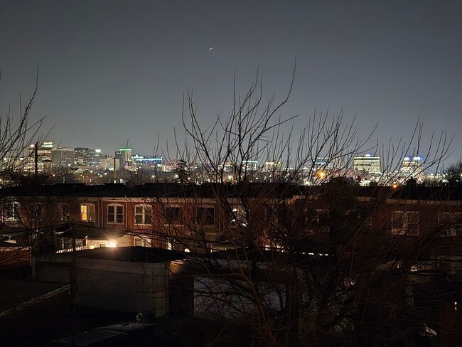 Building Photo - 3 bedroom, 1 bath charming townhome in Wilmington