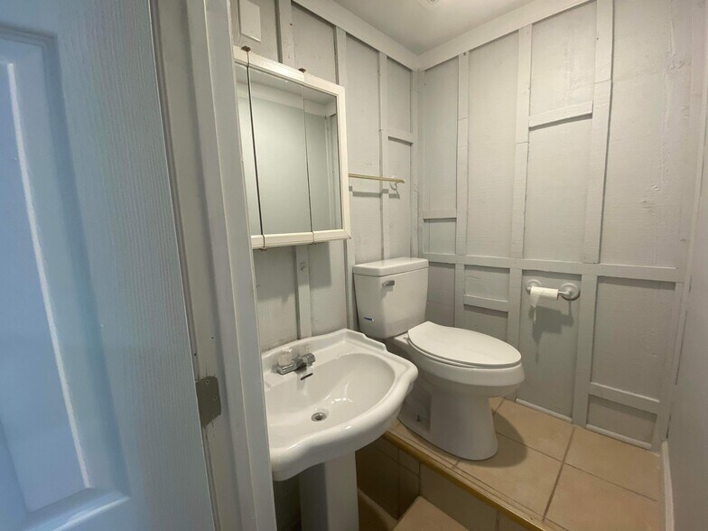 Building Photo - 3607 Oakdale Cir NW