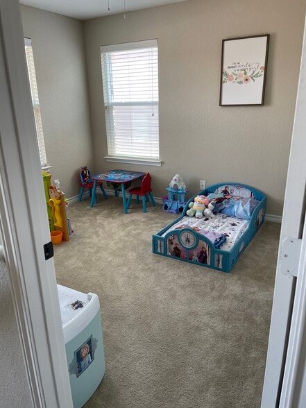 Building Photo - 9619 Pleasanton Blf