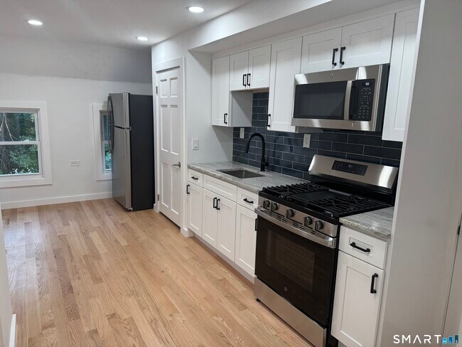 Building Photo - 263 Hawley Ave