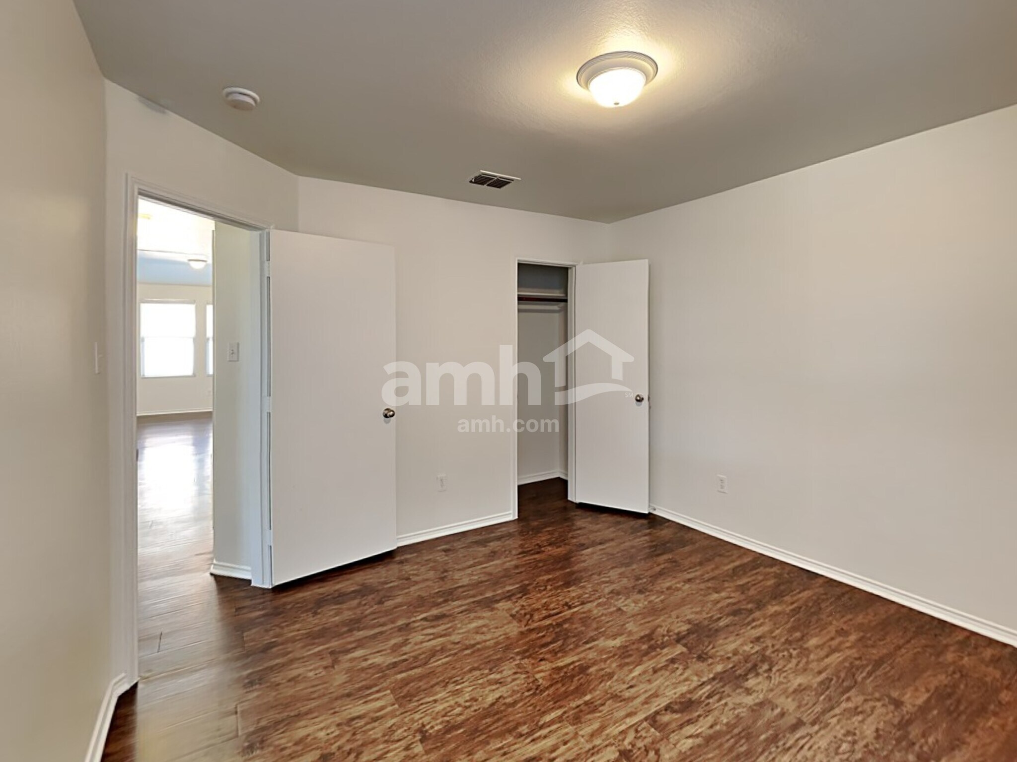 Building Photo - 742 Mission Ln