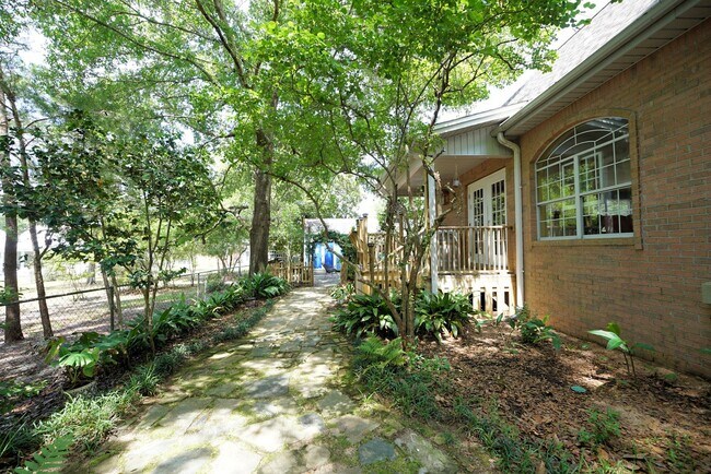 Building Photo - Charming Home in Poquito Bayou – A Nature ...