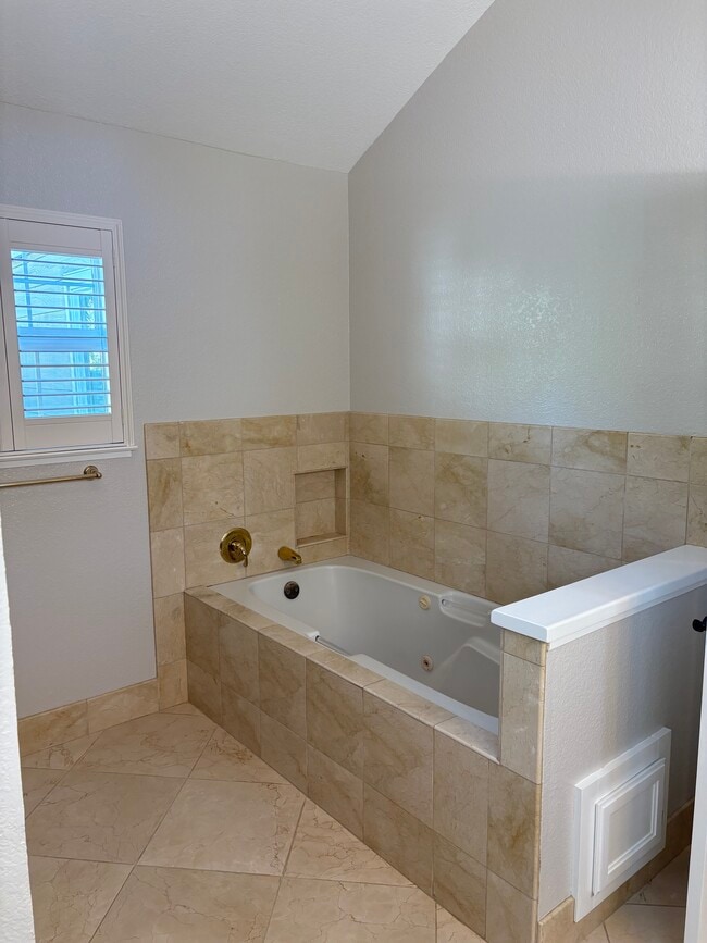 Building Photo - 1938 Stratton Cir