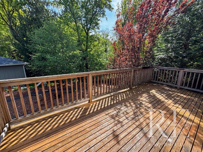 Building Photo - Spacious 3-Bedroom Home in Desirable Manet...