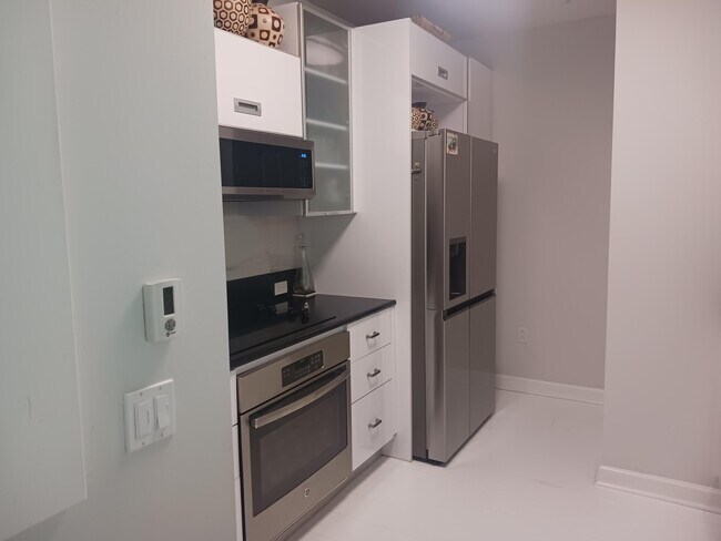 Building Photo - 410 Evernia St