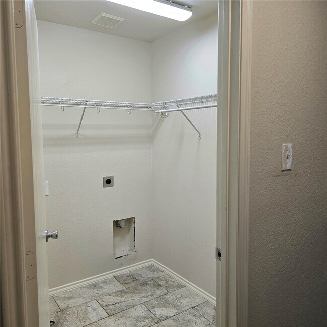 Building Photo - 12034 Madison Oak St