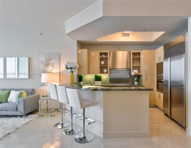 Building Photo - 100 South Pointe Dr