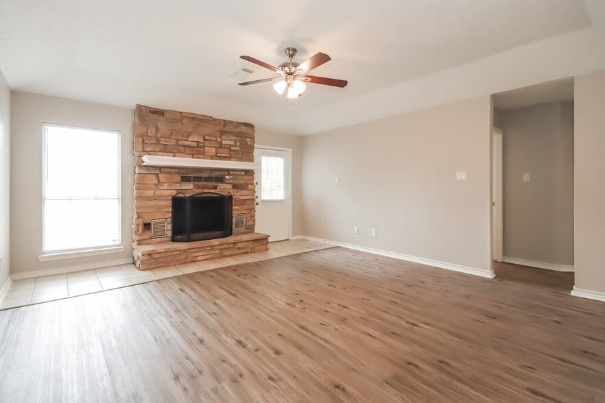 Building Photo - 9695 Twin Shores Dr