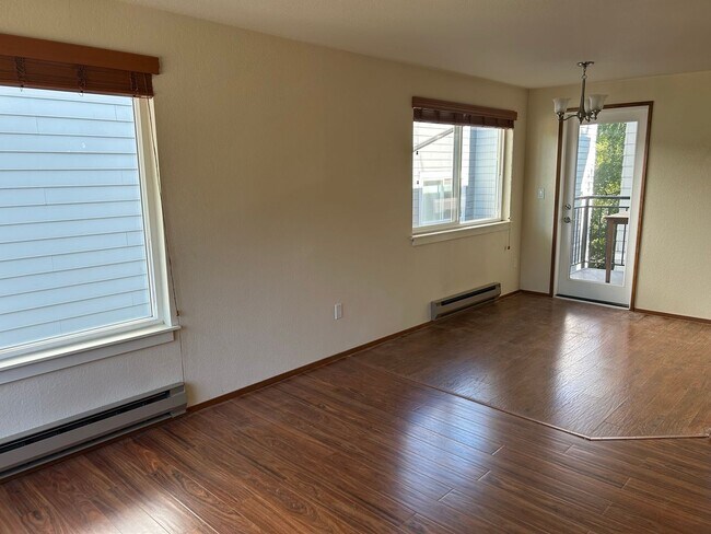 Building Photo - 707 N 130th St
