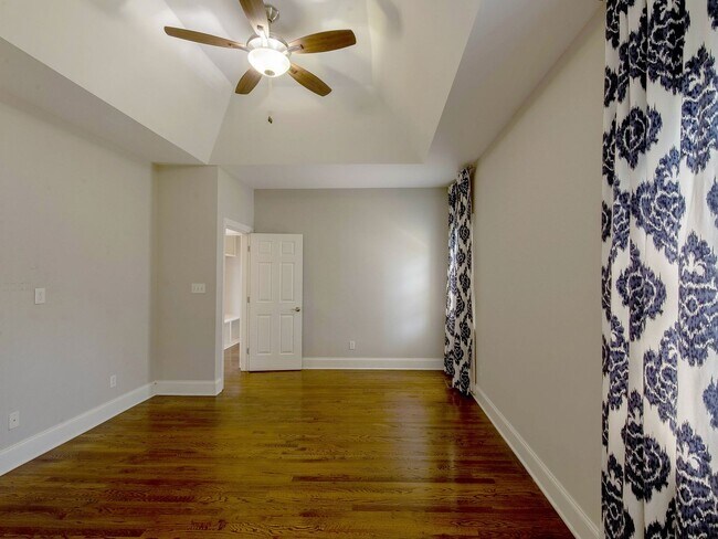 Building Photo - Move in ready Cotswold dream home.