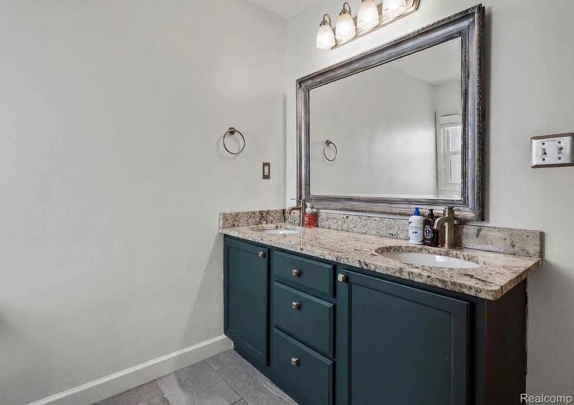Main Floor Bathroom - 2204 Mahan St