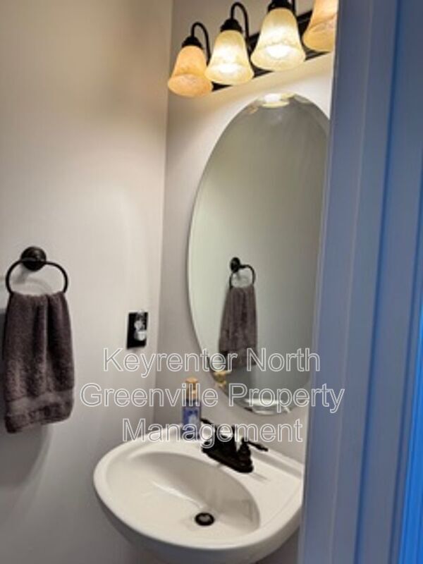 Building Photo - 612 Graythorn Ln