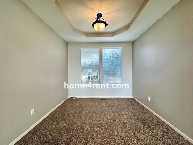 Building Photo - Gorgeous Olathe, 5 BR Home w/ Wood floors,...