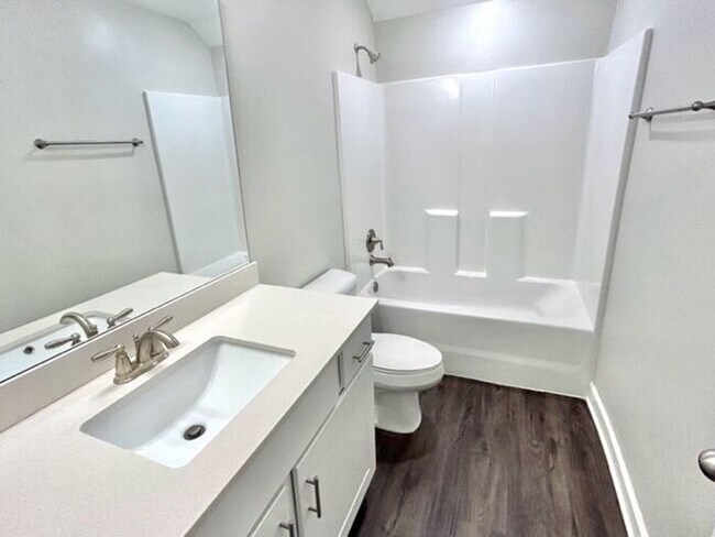 Building Photo - Now Leasing a4 Bedroom 2.5 Bath Home In Ol...