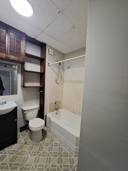 Building Photo - 454 Freeport St