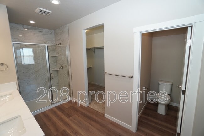 Building Photo - 14561 Pne Knl St