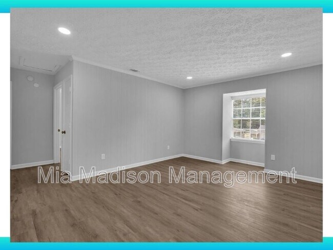 Building Photo - 111 E Mell St