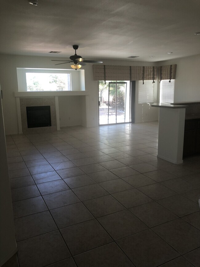 Building Photo - 3 Bedrooms, 2 Bathroom single story home i...