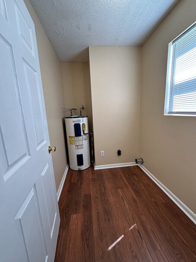 Building Photo - 502 Thyme Ct
