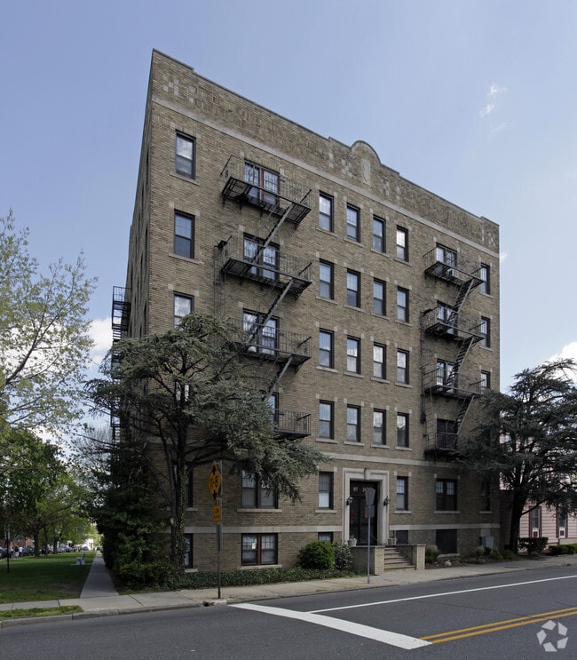 347 Belleville Avenue - 347 Belleville Ave