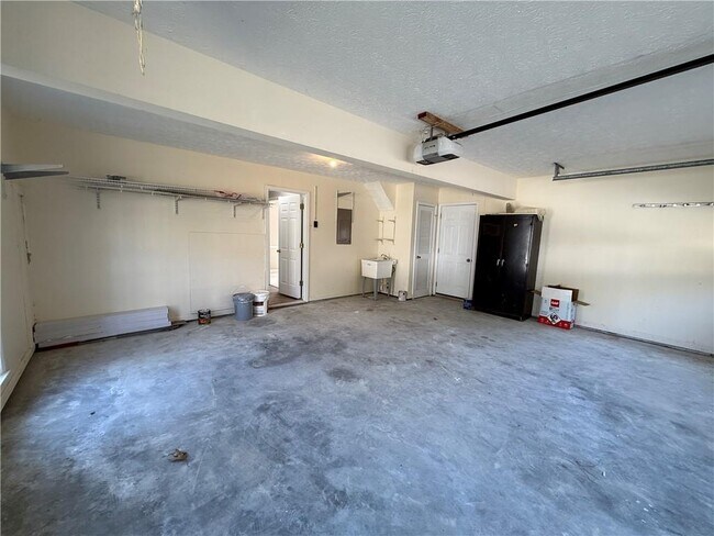 Building Photo - 979 Sugar Crossing Ln