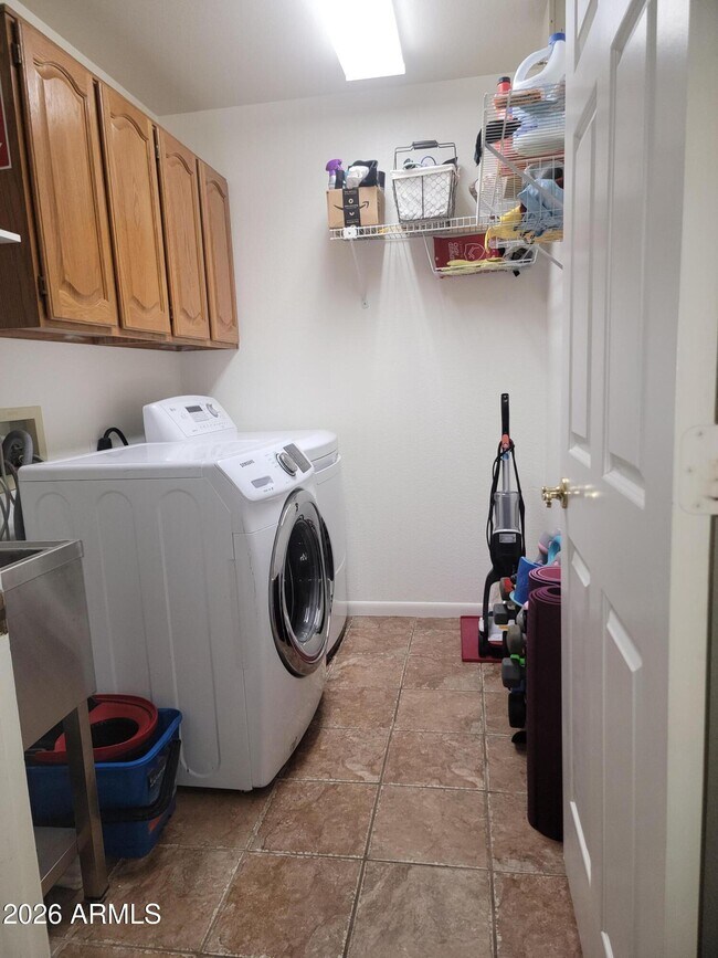 Building Photo - 1729 E Brookwood Ct