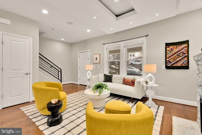 Building Photo - 2228 Kearny St NE