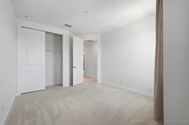 Building Photo - 11760 Bayview Cir