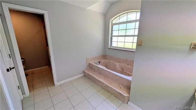 Building Photo - 4565 N Allamandra Dr