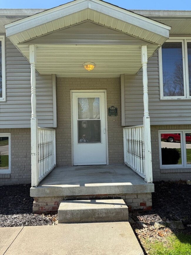 Building Photo - 3 BR / 3 BA Single-family home near Ellettsville