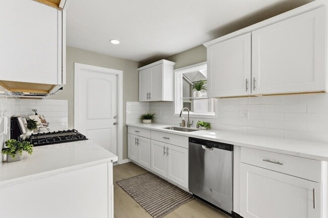 Building Photo - 1704 Nogales St