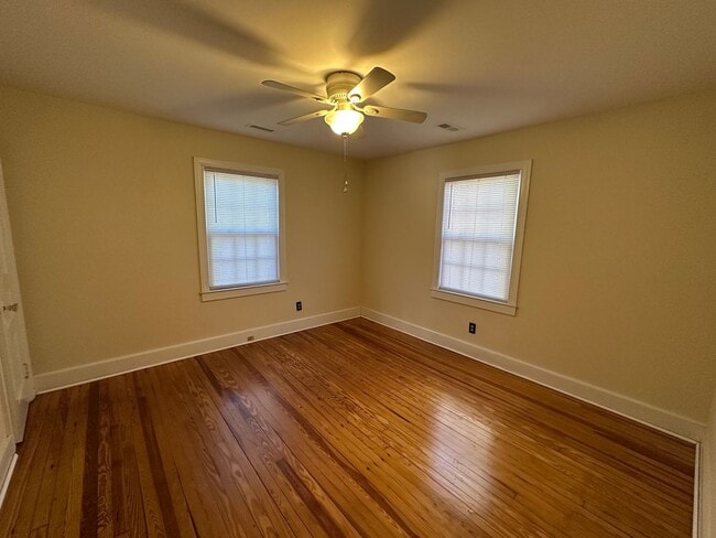 Building Photo - Cozy 2 bedroom