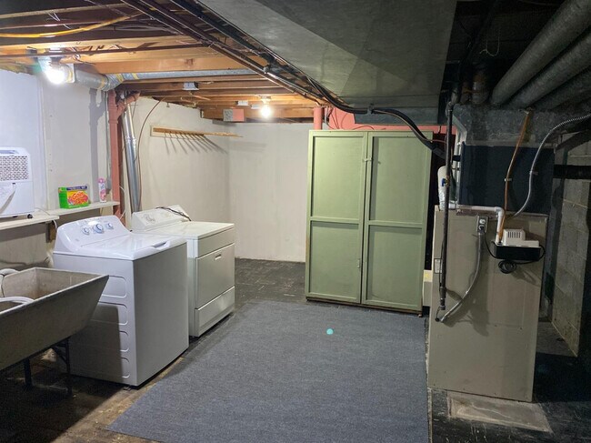 Building Photo - 1510 Woodland Dr