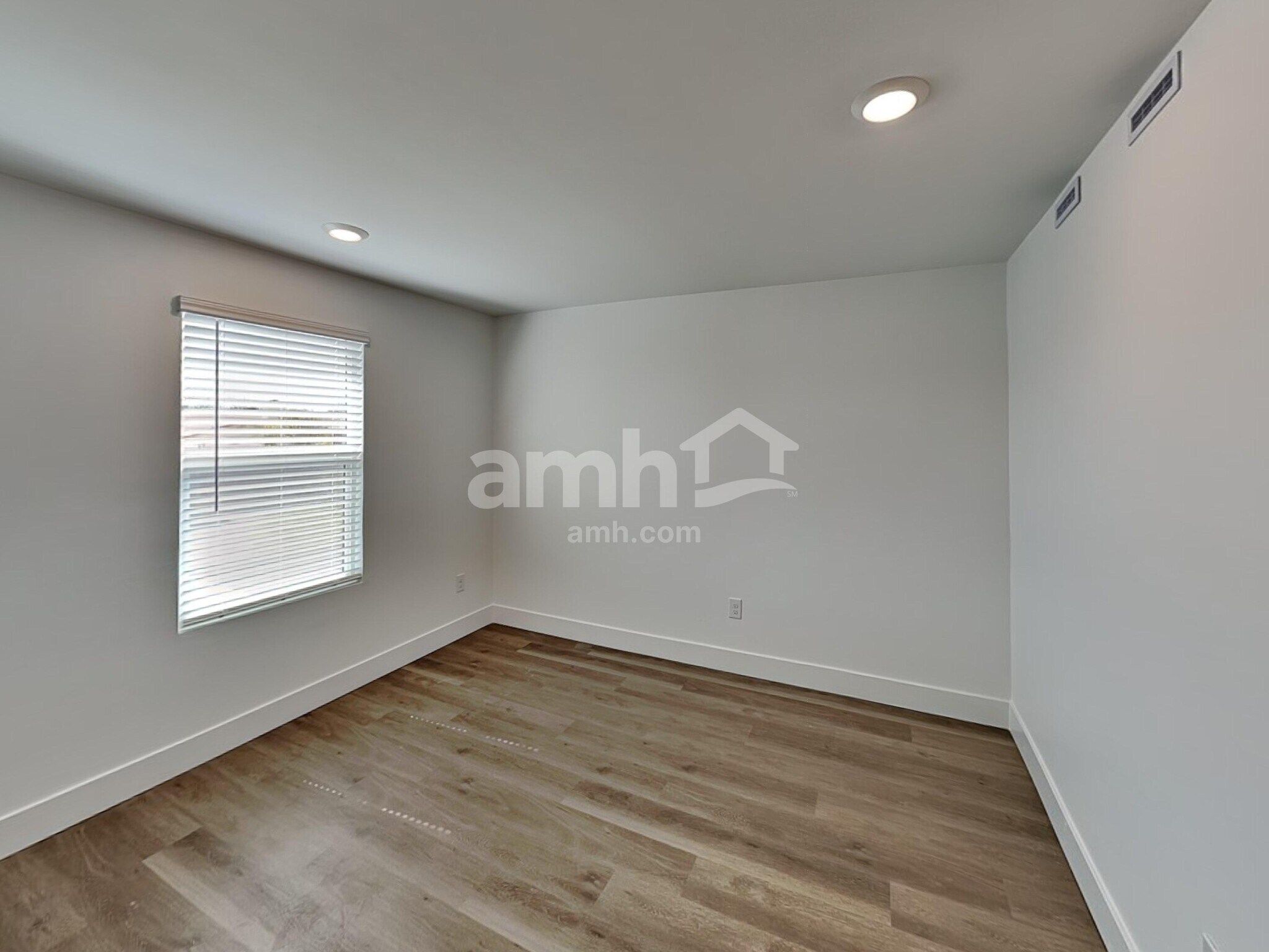 Building Photo - 9660 Harkes Dr