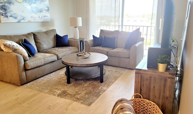 Building Photo - 1009 N Ocean Blvd