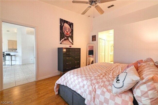 Building Photo - 14561 Glen Cove Dr