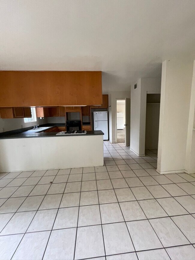 Building Photo - 850 Camino Lindo