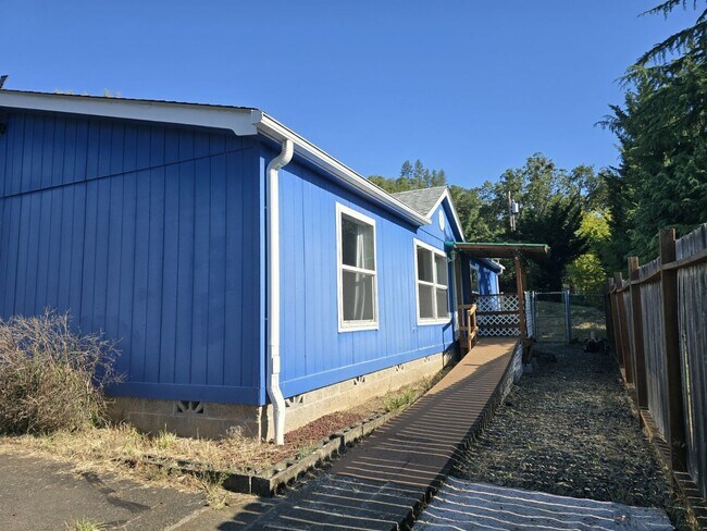 Building Photo - 2032 NE Klamath Ave