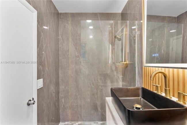 Building Photo - 2350 SW 26th St