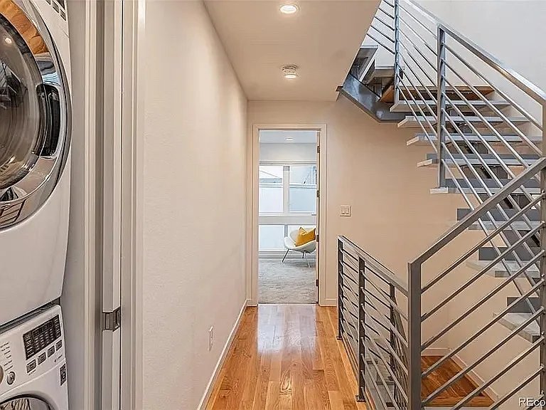 Building Photo - 1927 Grove St