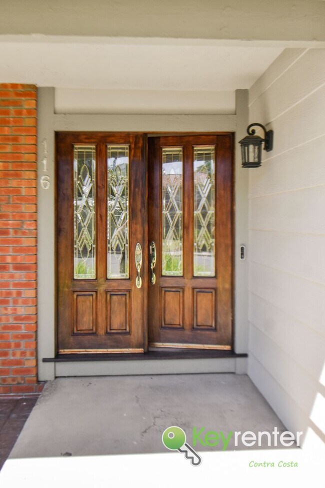 Building Photo - Beautiful 4 Bed / 3 Bath Bollinger Hills Home with Gorgeous Remodeled Kitchen!