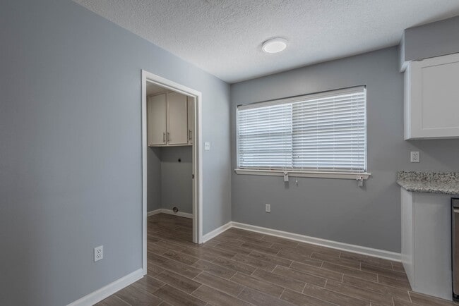 Building Photo - 423 Gentilly Dr