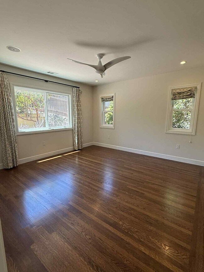 Building Photo - Redwood City Hillside Retreat – 4BR, 3BA w...