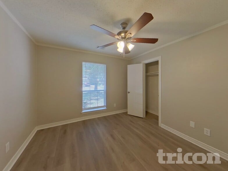 Building Photo - 8620 Santa Clara Dr