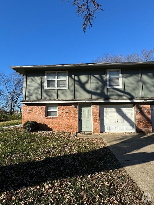 Building Photo - 3/1.5 Duplex in Lee's Summit