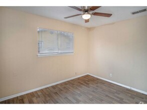 Building Photo - Convenient 4-Bedroom Stay Near Downtown & ...