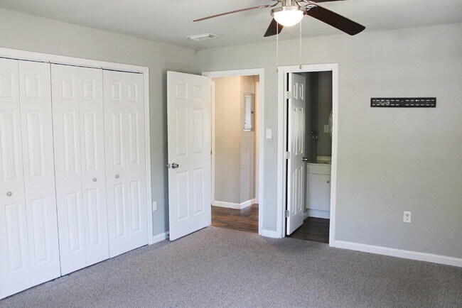 Building Photo - Charming 3-Bedroom, 2-Bath home – Perfect Fort Worth Living!