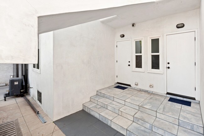Rear Entrance - 1120 Poinsettia Dr