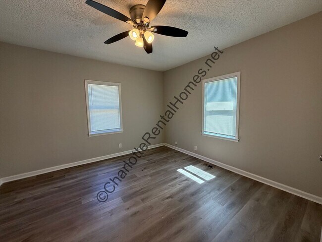 Building Photo - 509 N Pear St